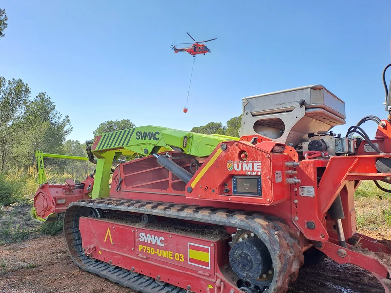 El UGV puede abrir cortafuegos. Foto: UME